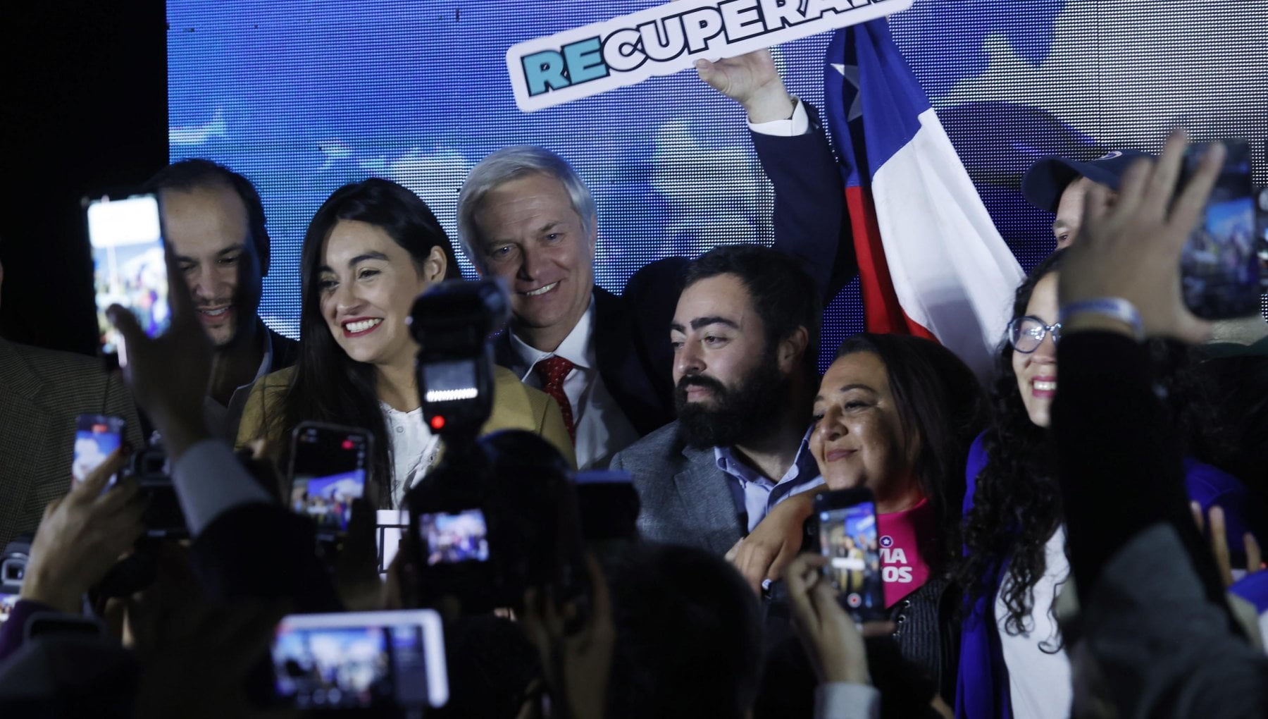 Cile, l'estrema destra vince le elezioni e riscriverà la Costituzione: è finito l'effetto Boric