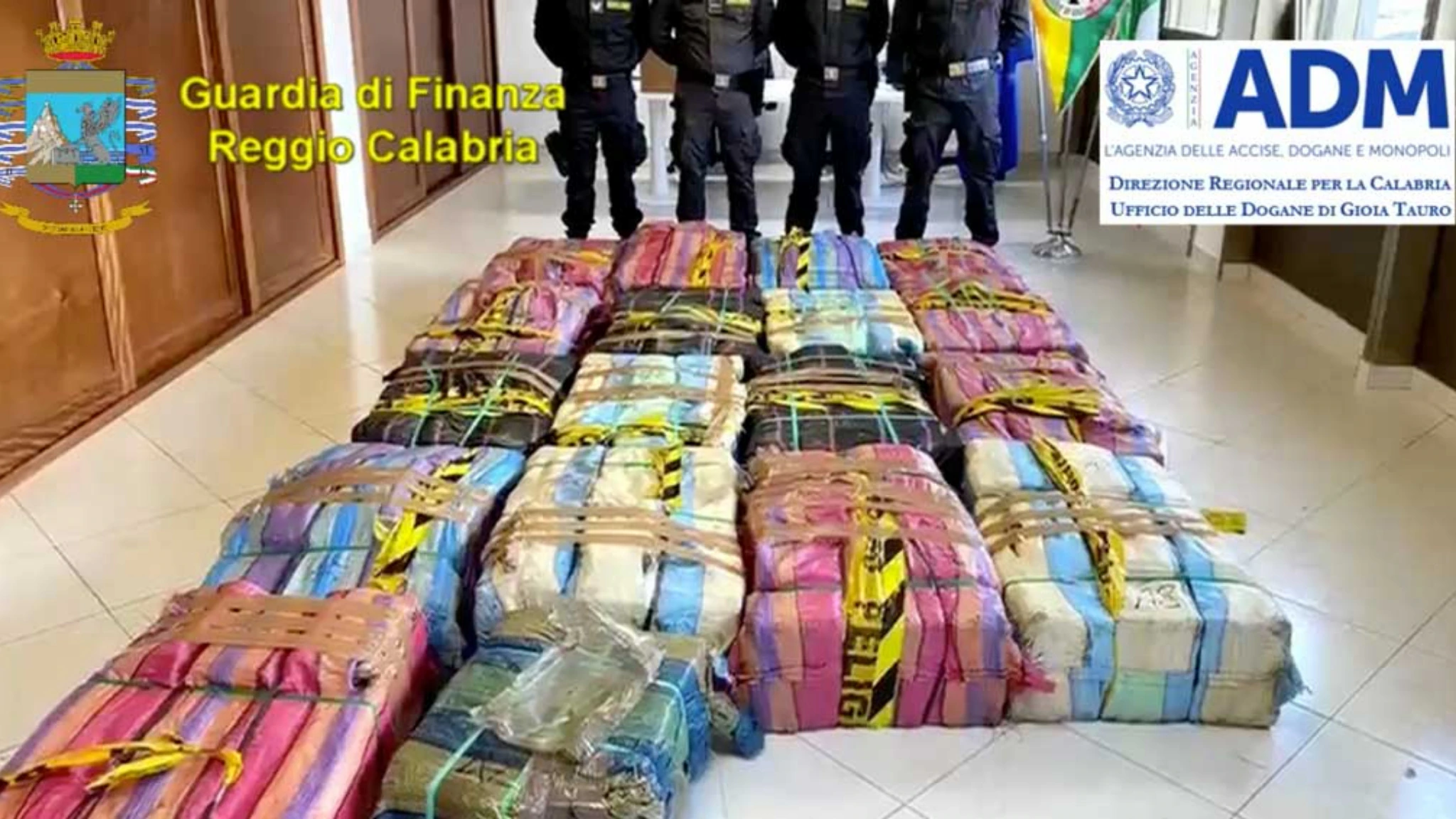 Porto di Gioia Tauro, sequestrate quasi 3 tonnellate di cocaina: erano nascoste nella frutta
