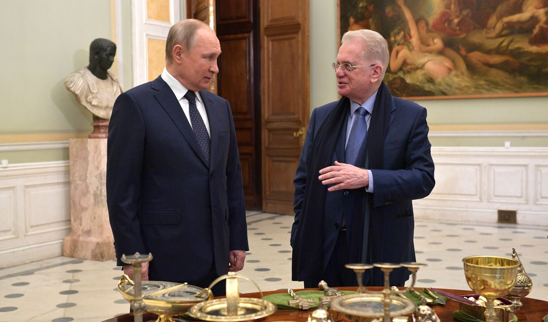 Putin militarizza la cultura: esaltato lo 'spirito imperiale' dell'Ermitage