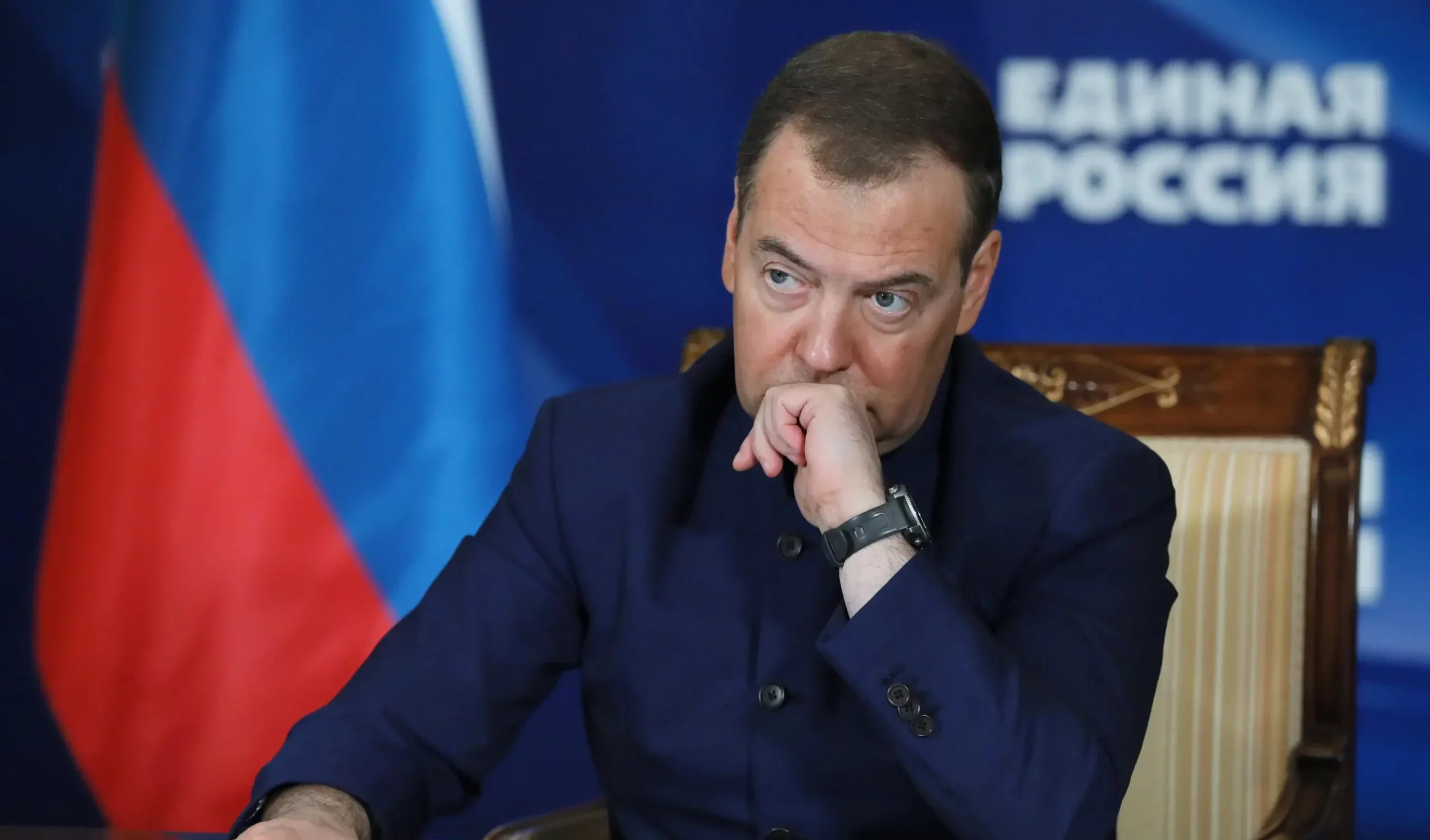 Medvedev ogni giorno ne spara una: "L'esercito russo sta impedendo il conflitto mondiale"