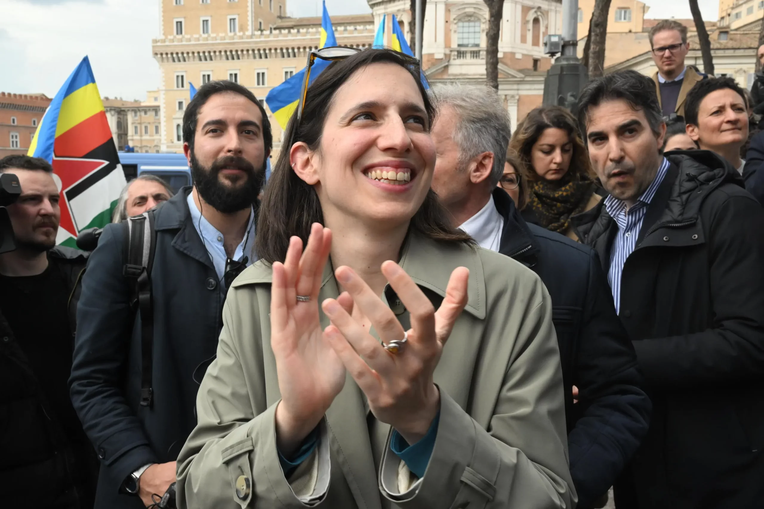 Elly Schlein: "Il governo si accanisce contro i lavoratori, noi al fianco di chi vuole scioperare"