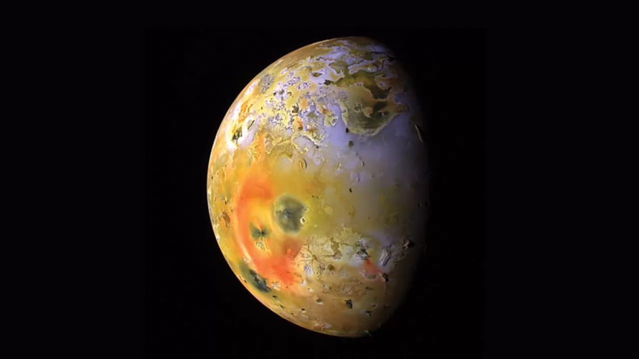 Missione Juno: sguardo ravvicinato a Io, la luna vulcanica di Giove