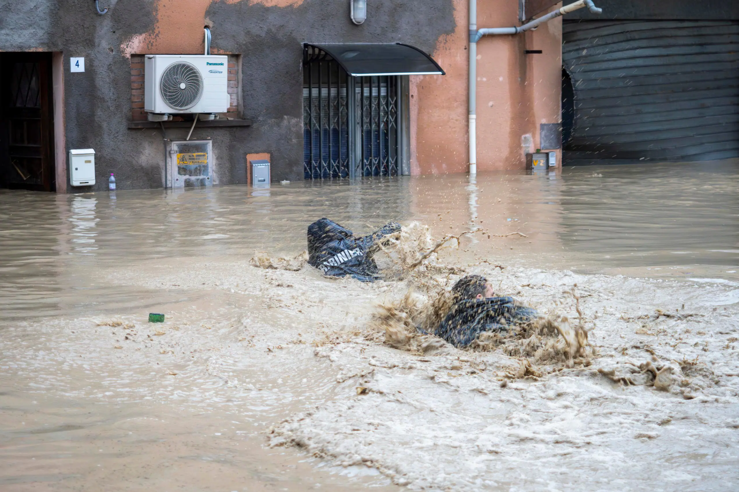 Maltempo, in Emilia Romagna i morti salgono a 9: salvate due neonate a Castrocaro