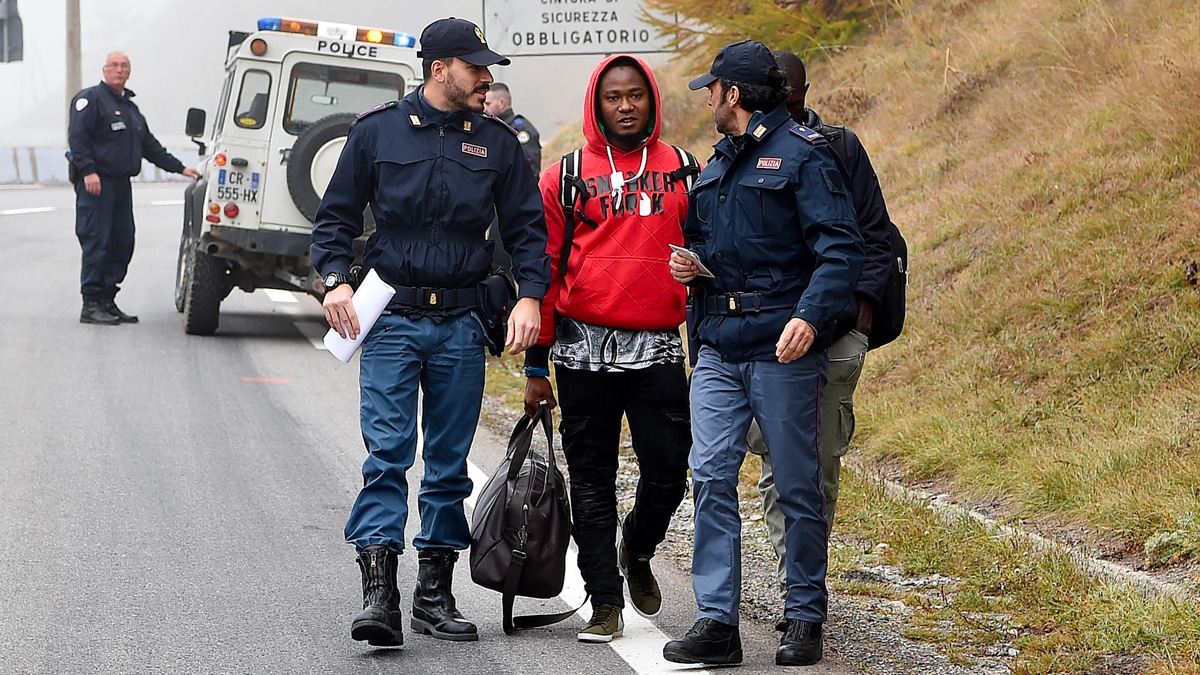 Migranti in ipotermia sulle montagne al confine con la Francia: si trovavano a 2mila metri