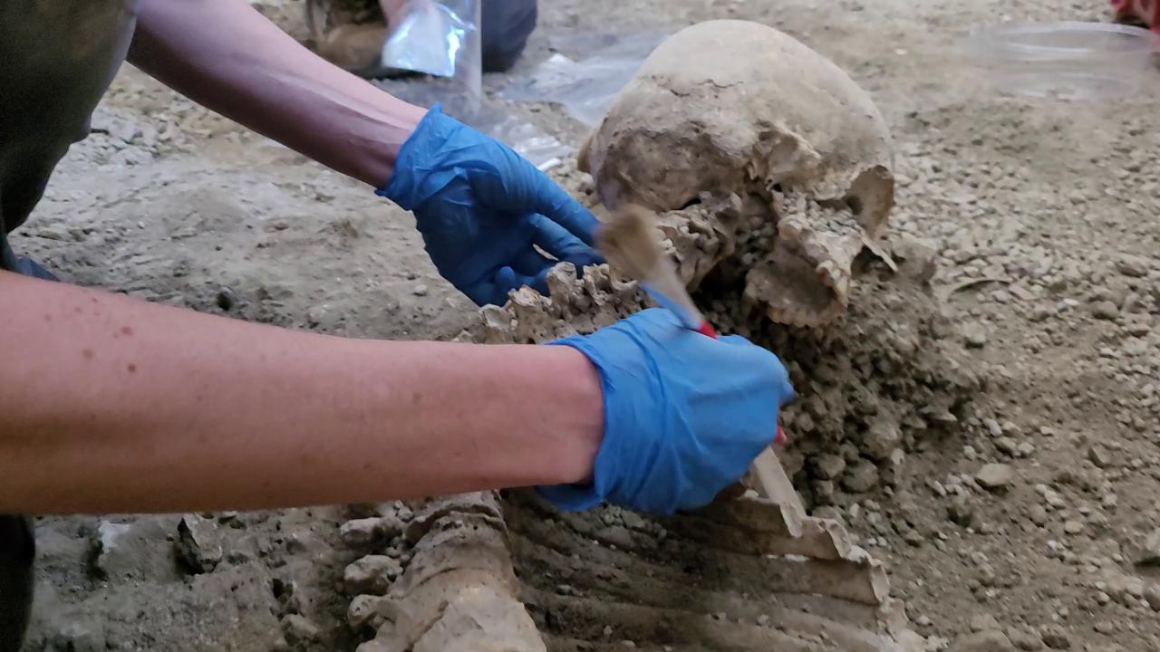 Pompei, scoperti due nuovi corpi: "Sono morti a causa del terremoto"