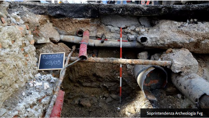 Scoperti nuovi resti archeologici a Trieste grazie alla rottura di alcune tubature