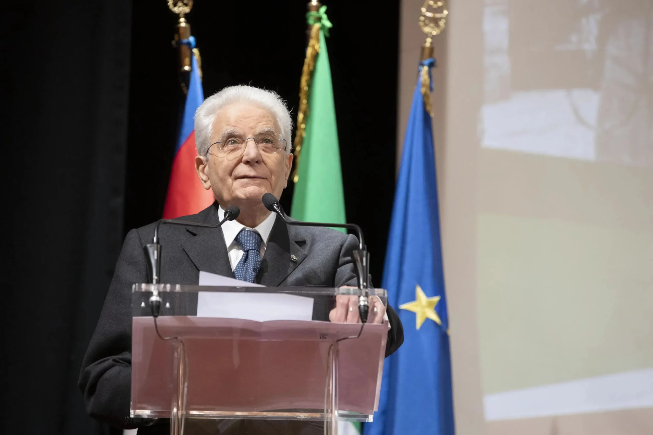 Mattarella: "La tutela dei lavoratori è fondamentale, viviamo mesi difficili"