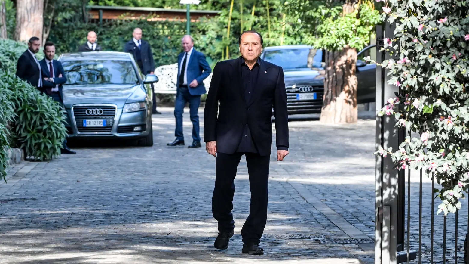 Berlusconi fuori dall'ospedale: l'ex Cavaliere era ricoverato da 45 giorni