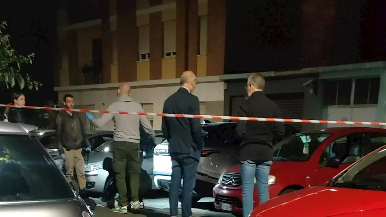 A Torino trovato un cadavere nel bagagliaio di un Suv: macchie di sangue intorno all'auto