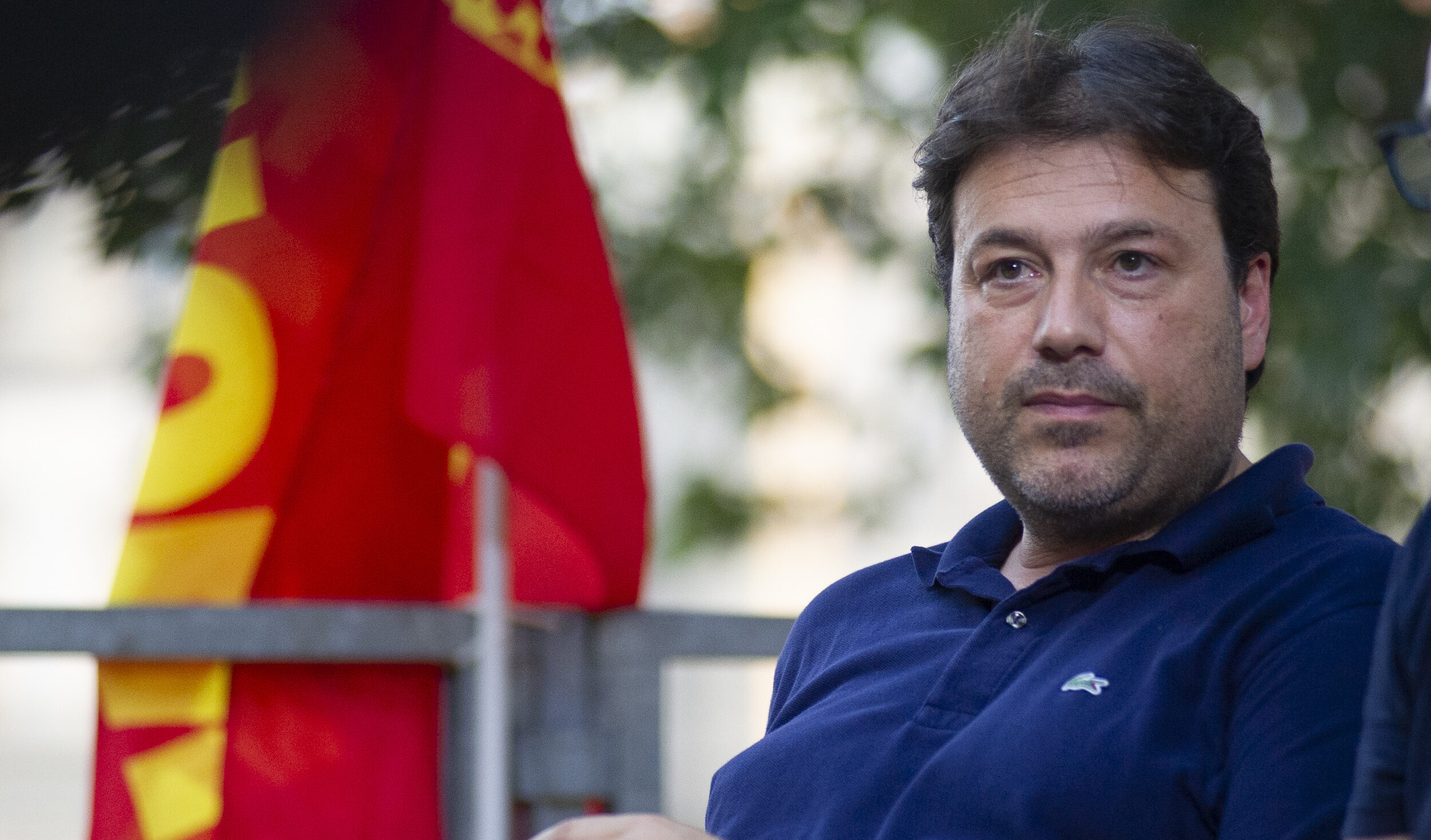 Il rifiuto di Montanari di esporre la bandiera a lutto per Berlusconi potrebbe costare una condanna Il rifiuto di Montanari di esporre la bandiera a lutto per Berlusconi potrebbe costare una condanna