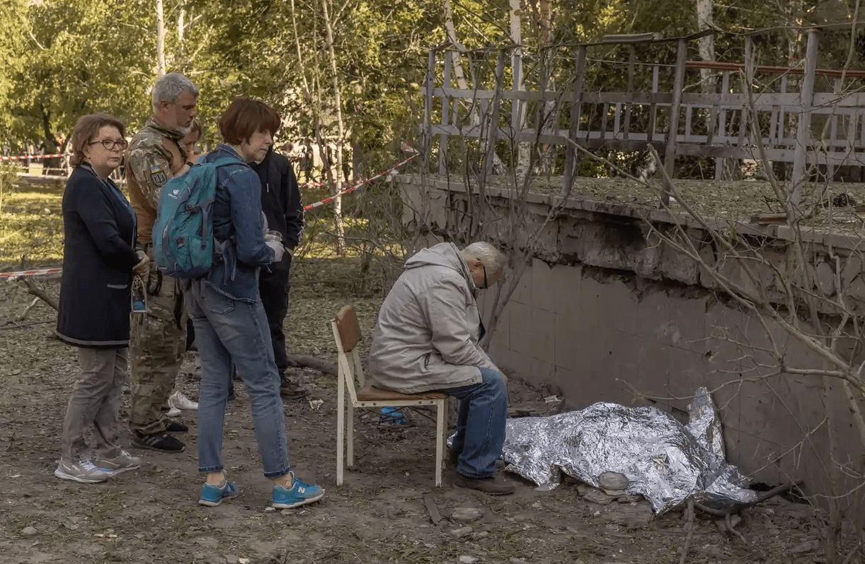 Missili russi su Kiev, le persone morte avevano trovato il rifugio chiuso: l'ira del sindaco Klitschko