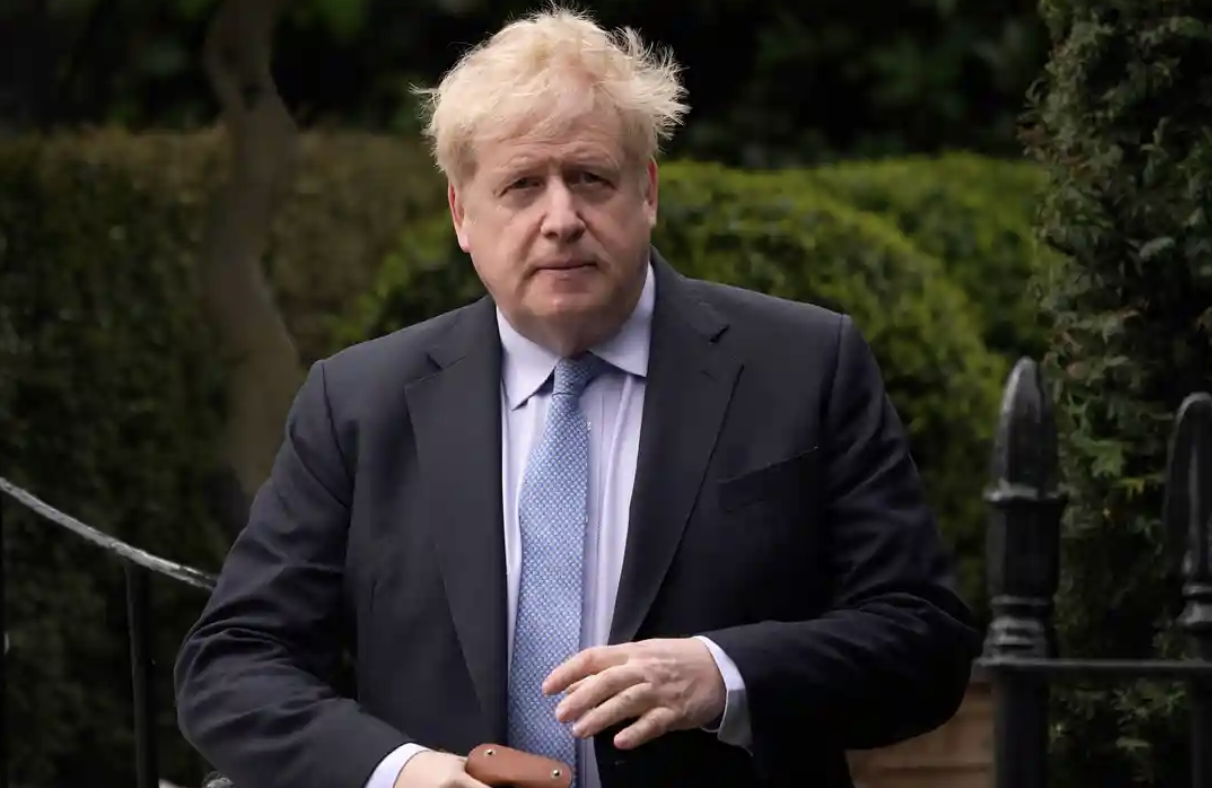 Boris Johnson si dimette da deputato, terremoto a Londra e il governo traballa