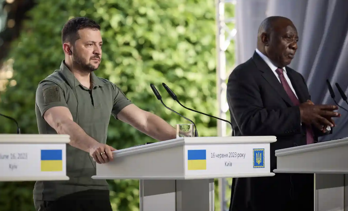 I leader africani a Kiev in cerca della pace ma Zelensky non vuole 'congelare' la guerra