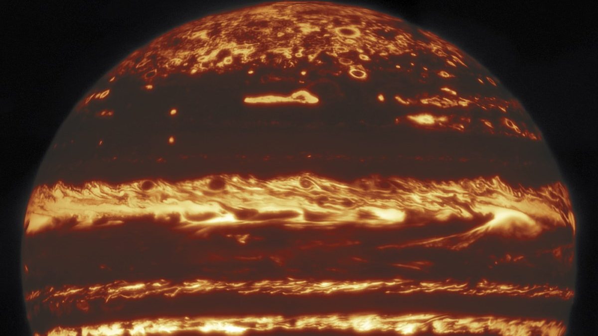 La sonda Juno cattura una immagine della foschia atmosferica di Giove