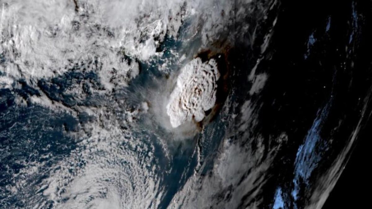 L'eruzione vulcanica del Tonga svela un fenomeno dei fulmini ad altitudini stratosferiche