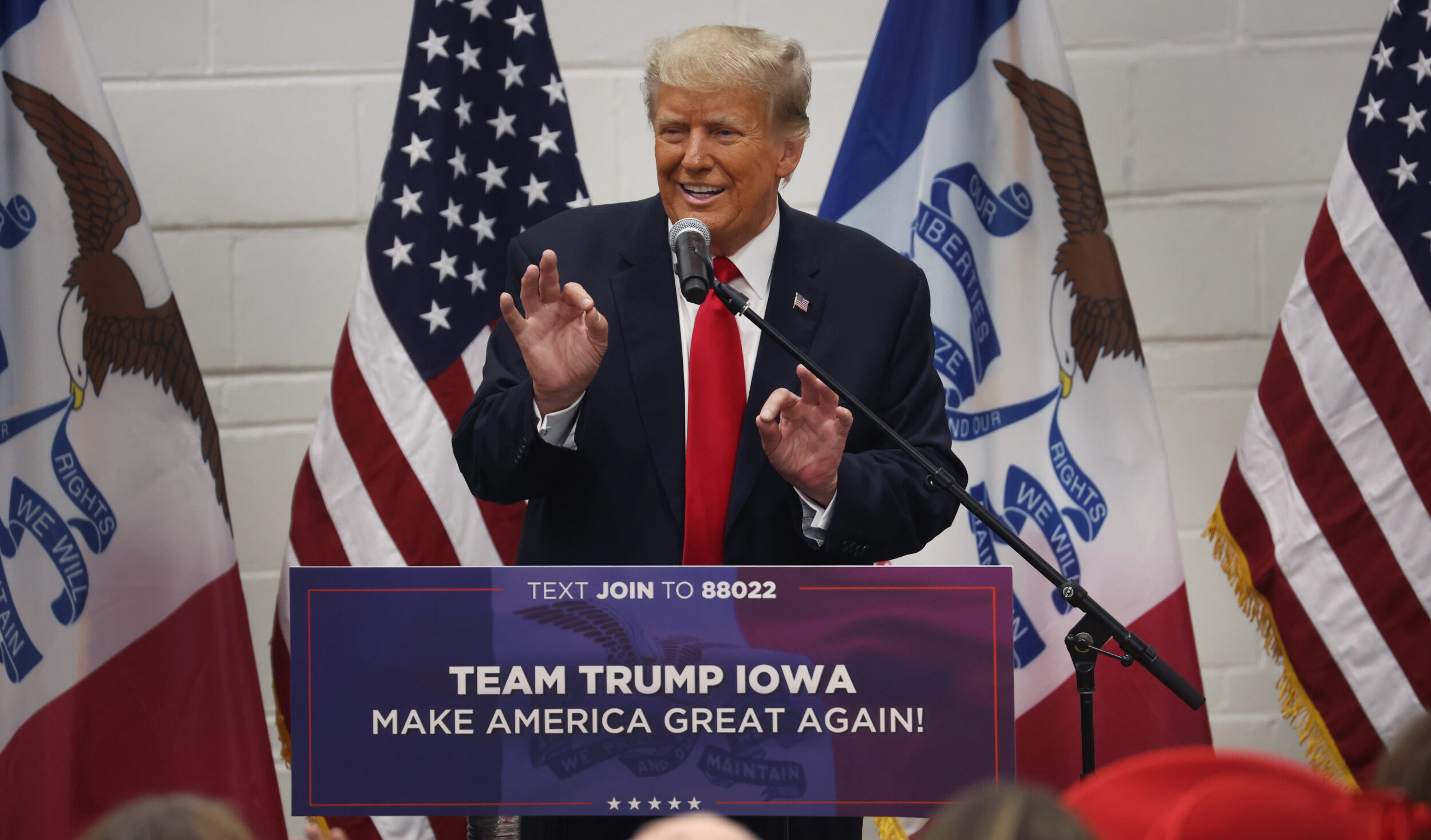 Trump il golpista promette di salvare il mondo dalla guerra mondiale