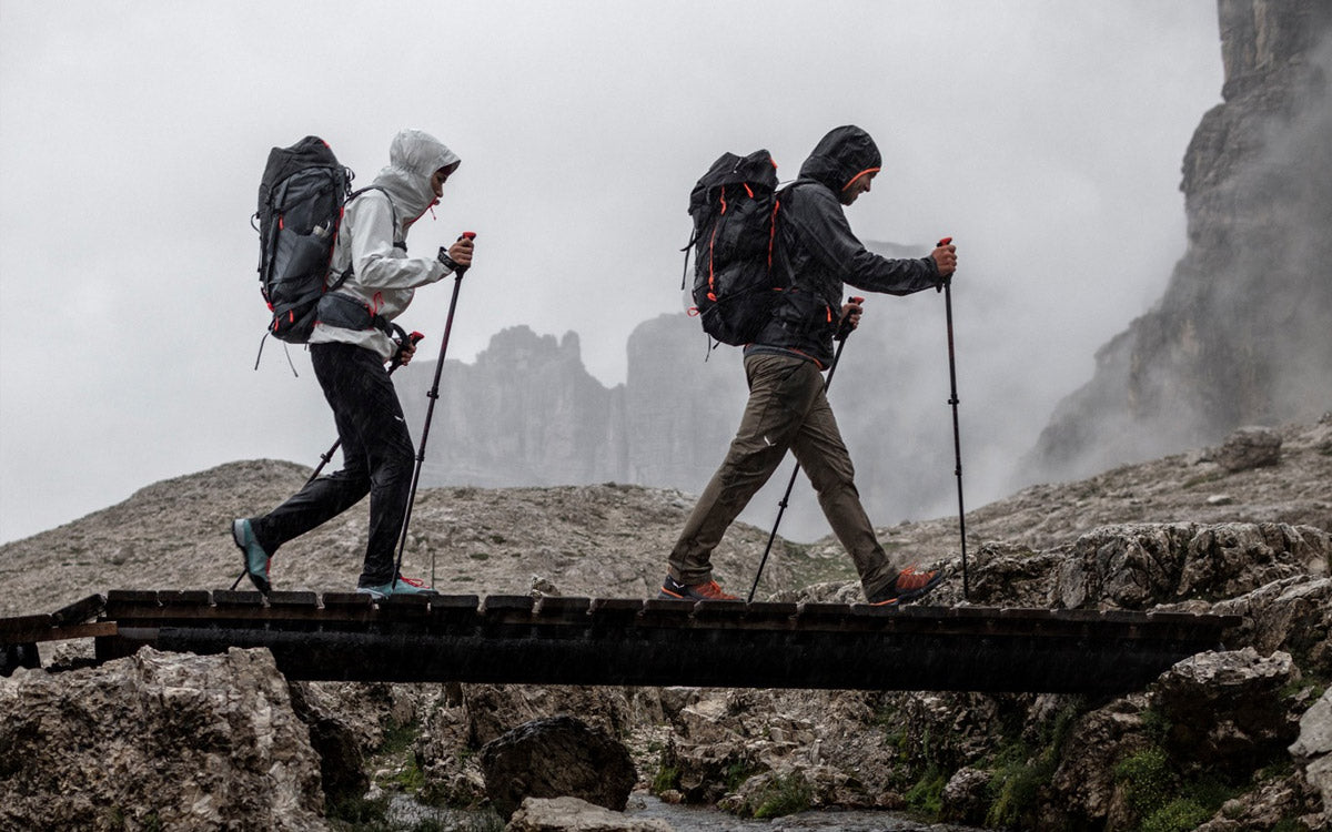 Trekking sotto la pioggia: consigli e strategie per affrontare le avversità climatiche Trekking sotto la pioggia: consigli e strategie per affrontare le avversità climatiche