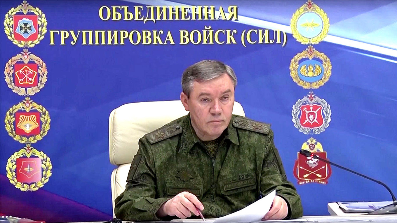 Gerasimov visita le truppe sul fronte di Zaporizhzhia sotto attacco ucraino