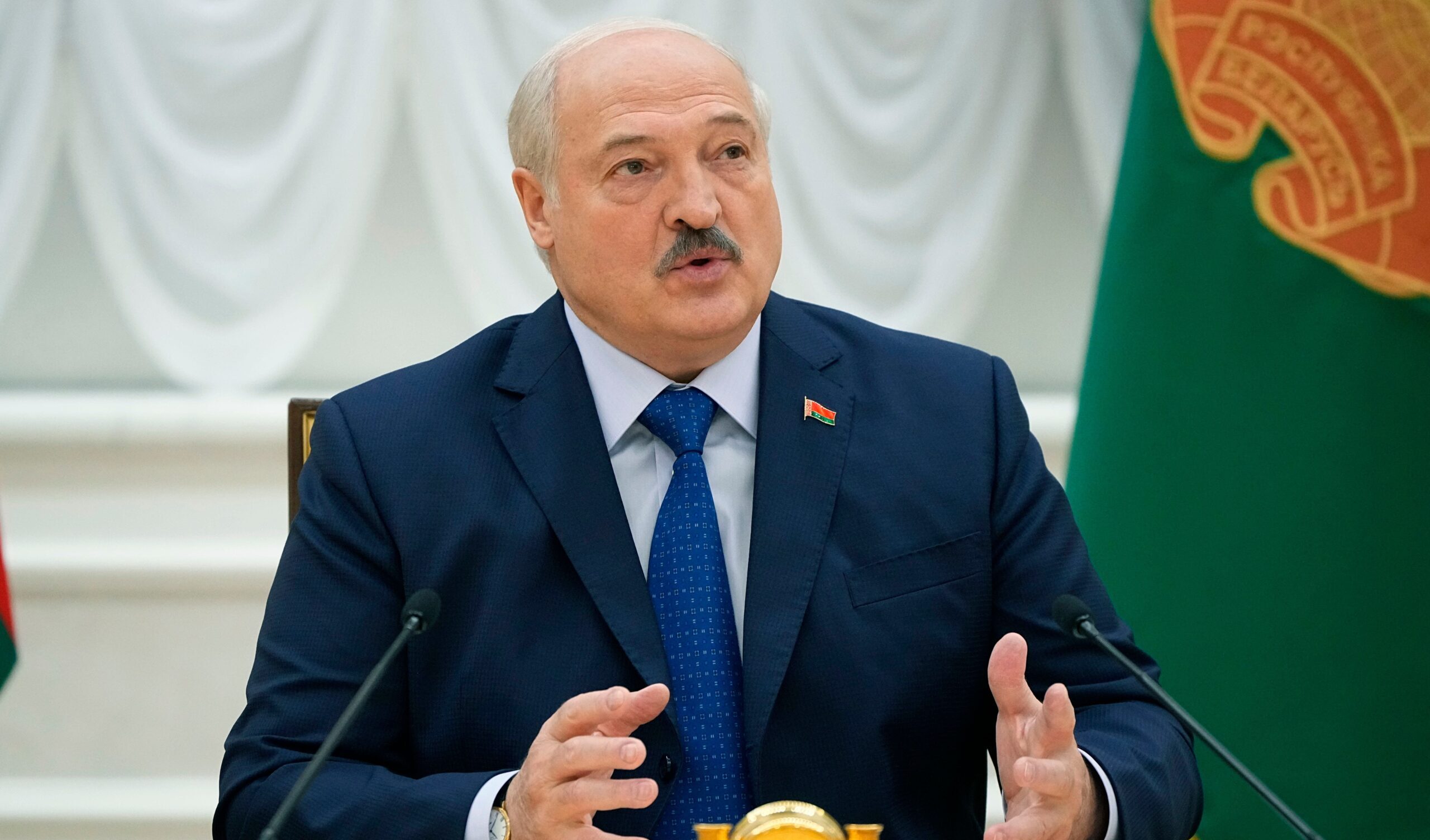 Borrell contro Lukashenko: "Ecco perché è una minaccia per la sicurezza internazionale"