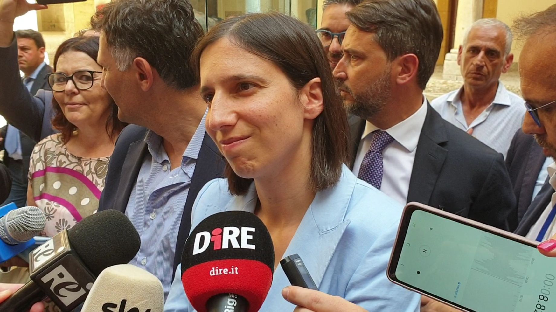 Schlein spiega perché insisterà a chiedere le dimissioni di Daniela Santanché