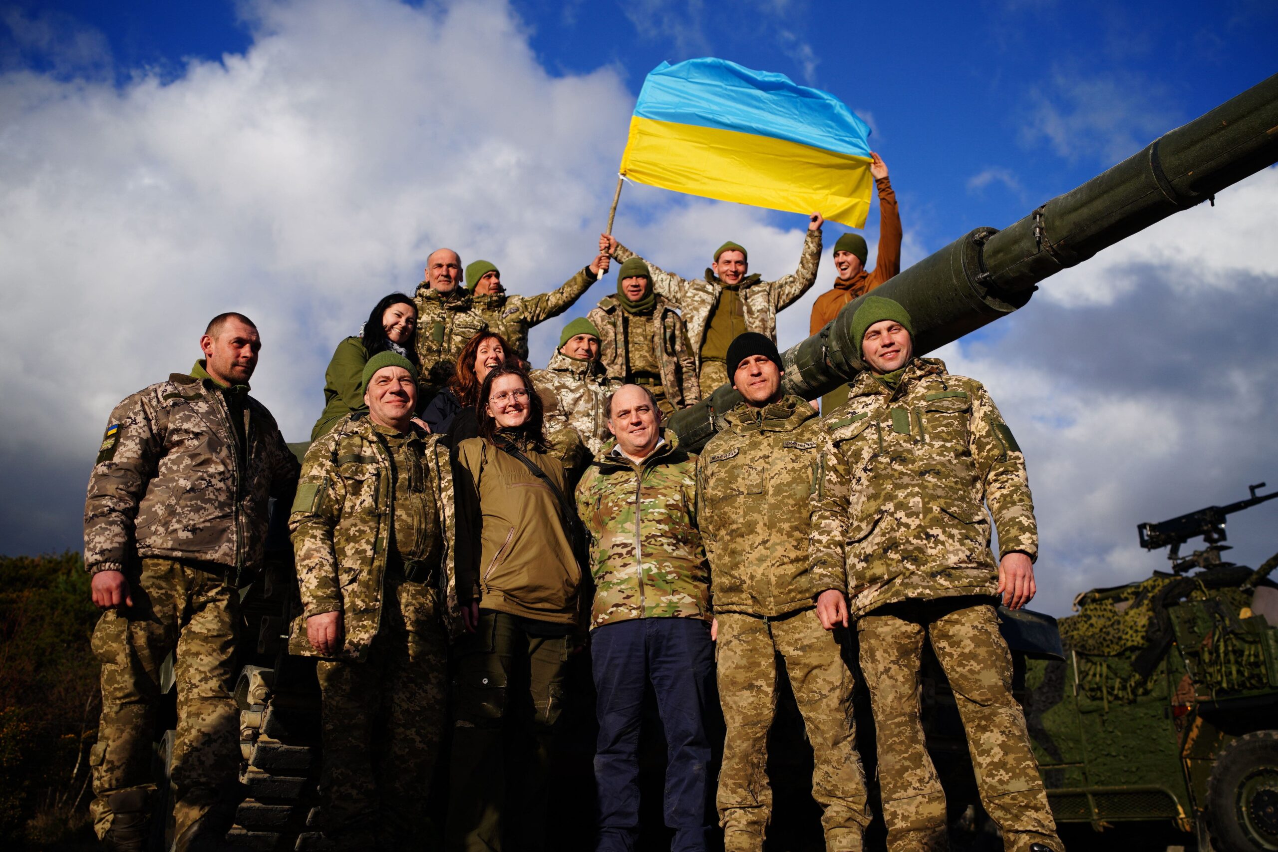 Bici elettriche per avvicinarsi di soppiatto al nemico: la tattica ucraina testata a Londra
