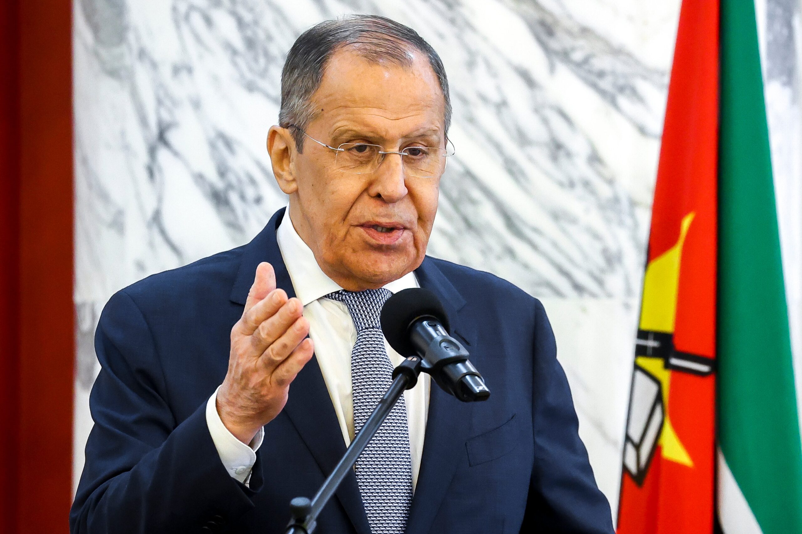 Lavrov: "Gli Stati Uniti sono direttamente in guerra con la Russia"