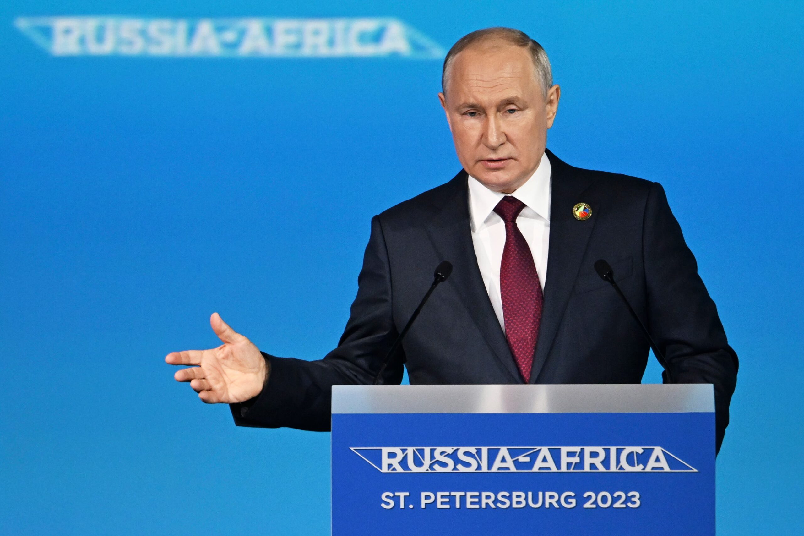 Il Senato russo dà il via alle elezioni presidenziali del 17 marzo