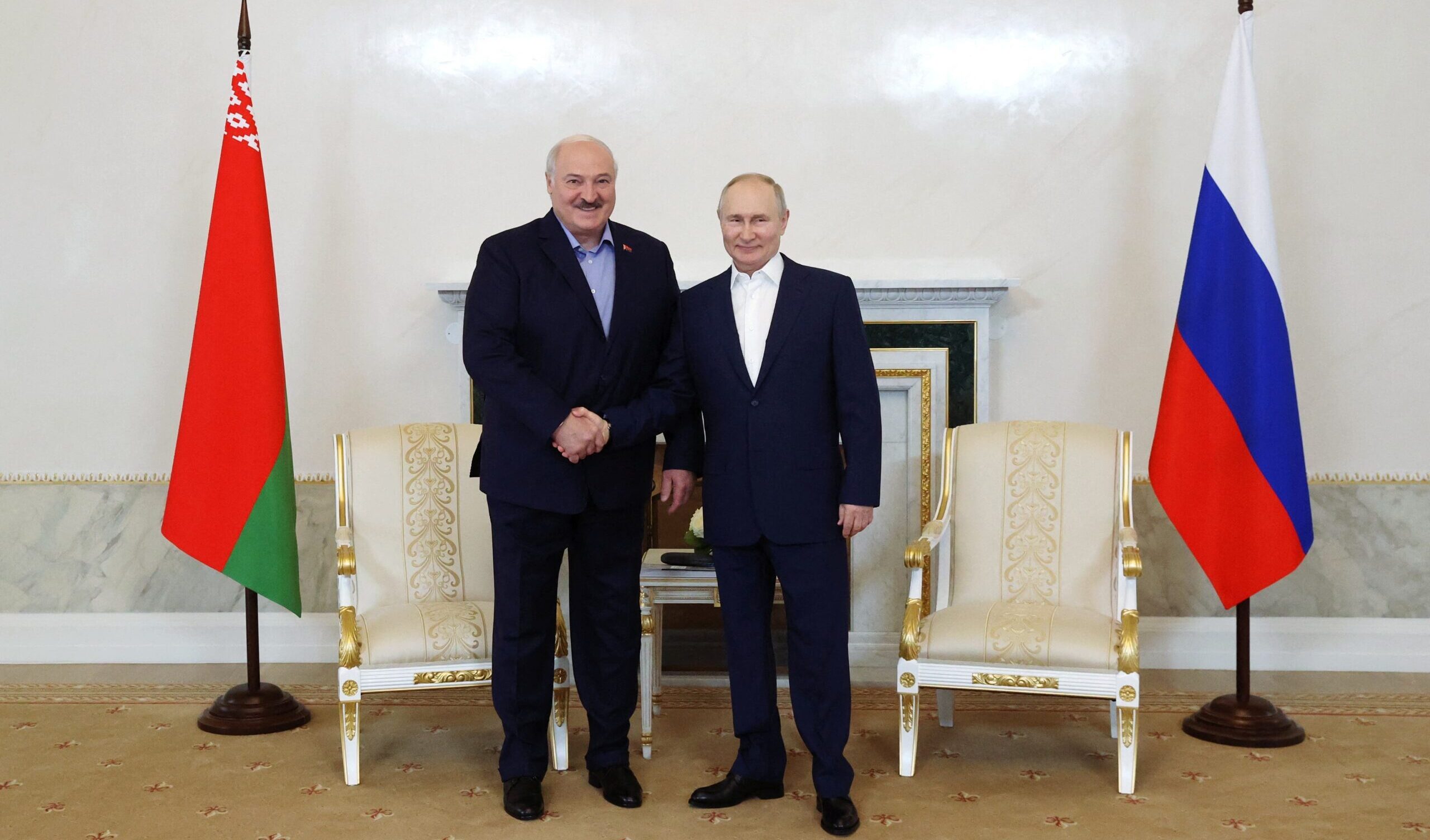 Lukashenko 'scagiona' Putin per la morte di Prigozhin: "Non posso immaginare che sia stato lui..."