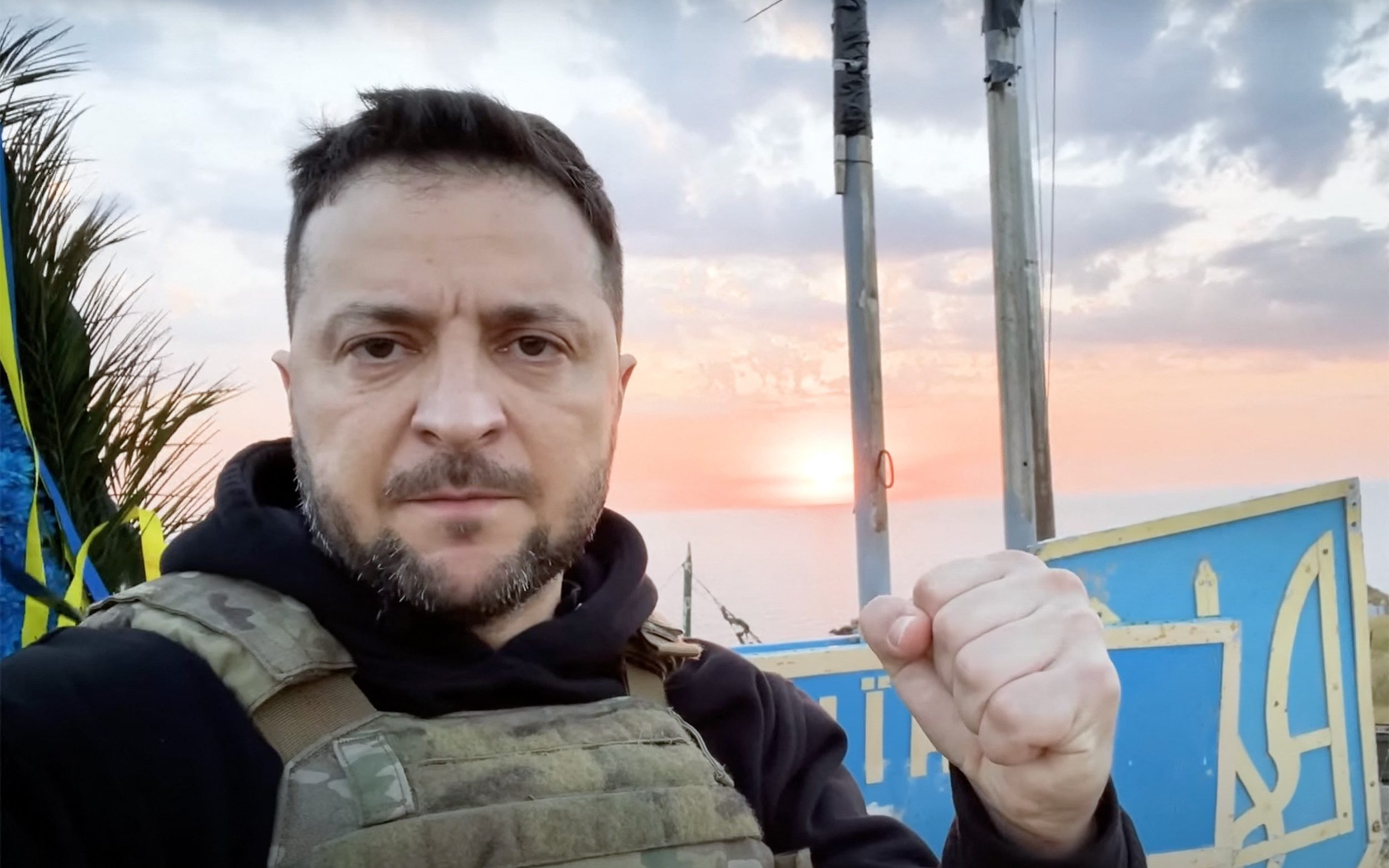 Zelensky ammette che nella regione di Kharkiv ci sono combattimenti intensi: migliaia di ucraini sfollati