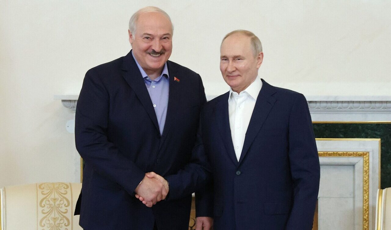 Lukashenko tra ironia e minaccia dice che il gruppo Wagner vuole marciare verso la Polonia