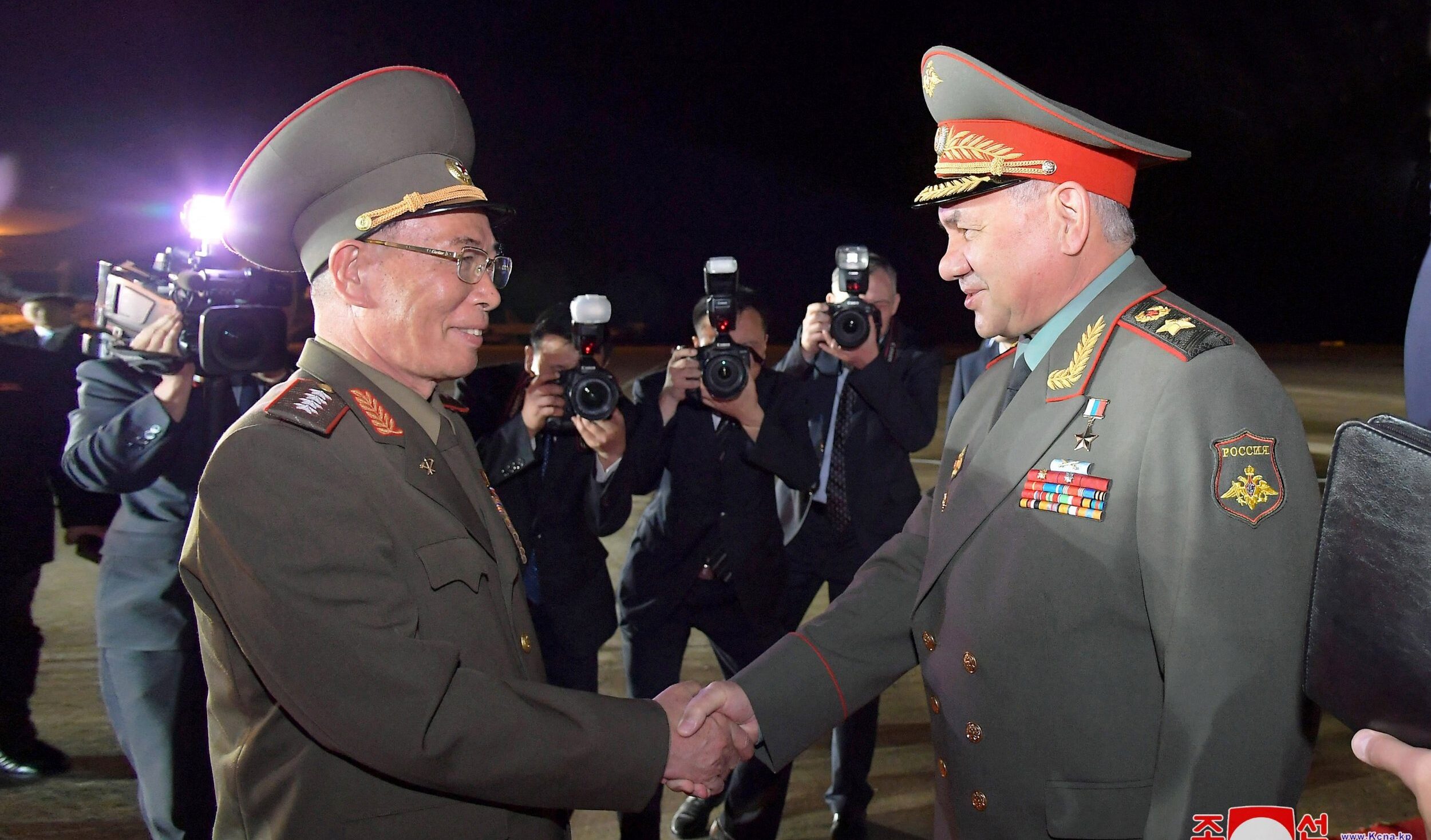 La Corea del Nord apre dopo l'isolamento Covid: Shoigu alle commemorazioni