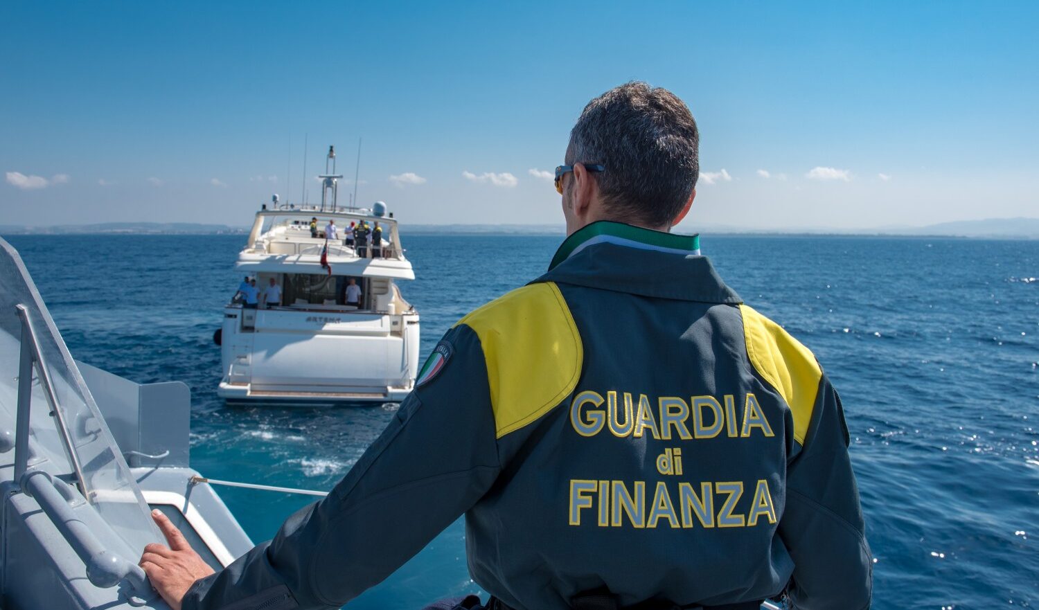 Maxi-sequestro di 6 tonnellate di cocaina nel canale di Sicilia: intercettato un peschereccio