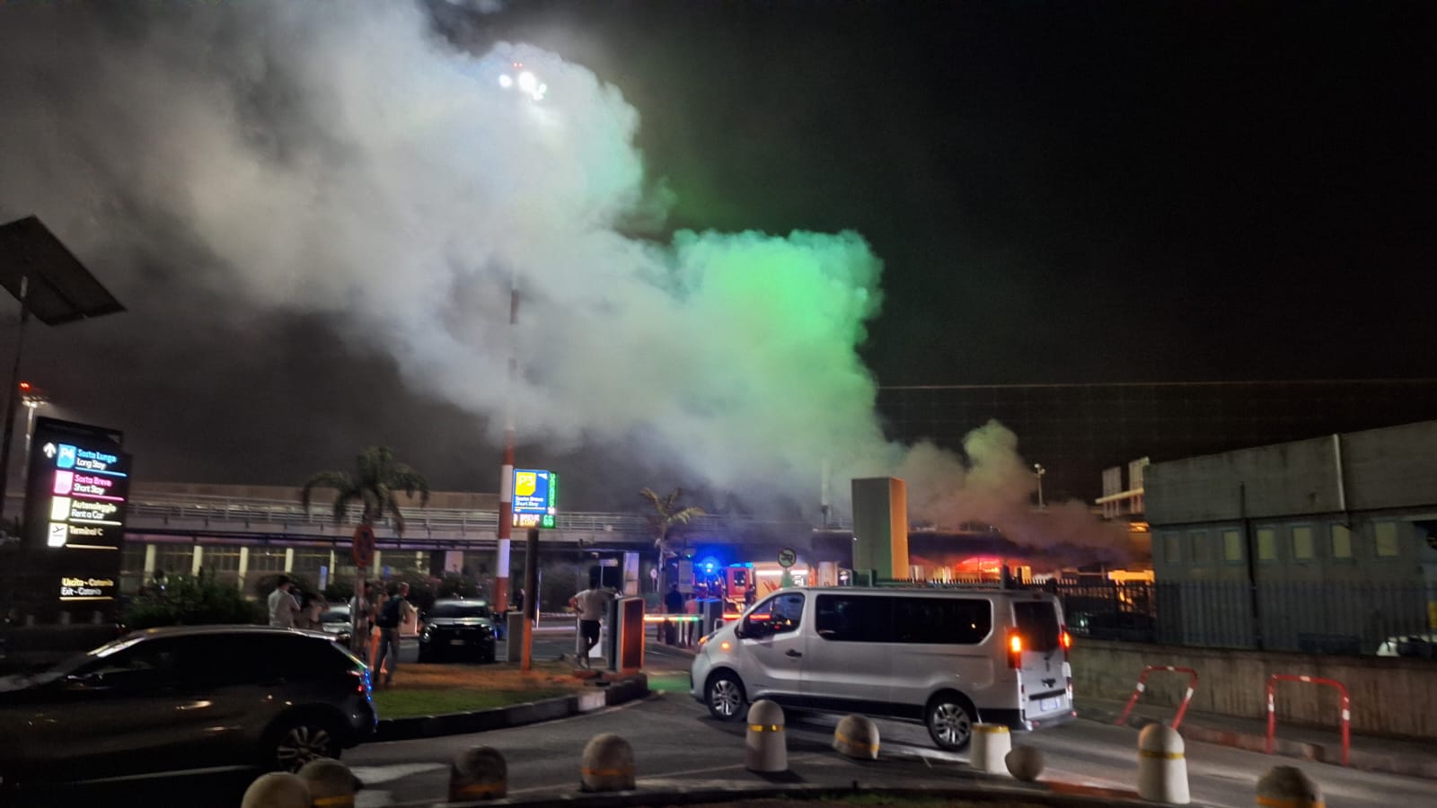 Incendio all'aeroporto di Catania, voli sospesi fino a mercoledì: aperto un fascicolo d'inchiesta