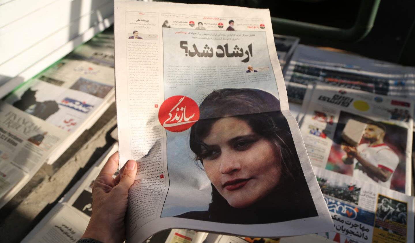 Iran le "ronde del velo" tornano in azione  ma la rivolta non si arrende