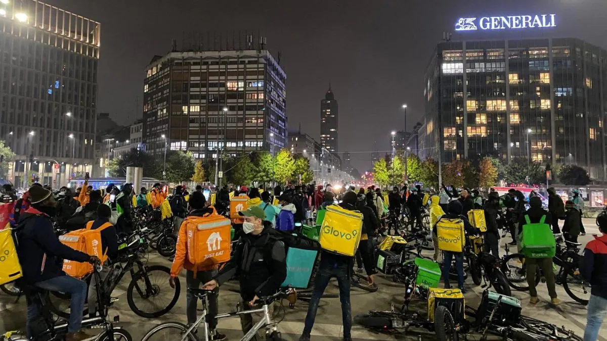 I rider scendono in piazza: domani la protesta in 10 città, ecco i motivi