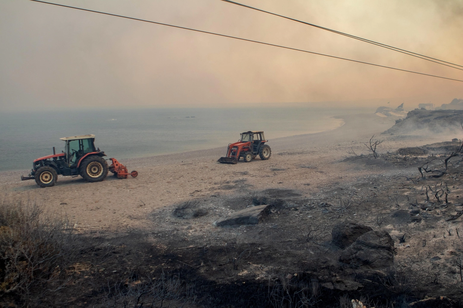 Incendi a Corfù e Rodi, 35mila gli sfollati: "Origine dolosa, la più grande evacuazione della nostra storia"