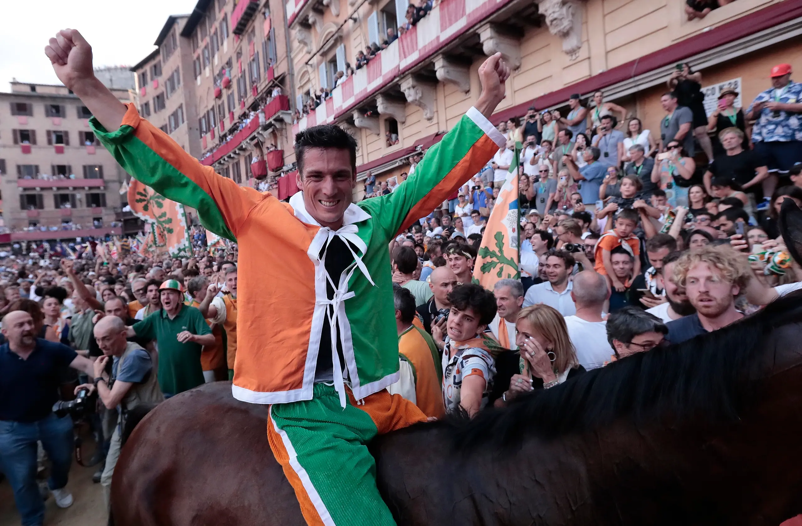 Chi è Tittia, il fantino sardo-tedesco diventato leggenda del Palio di Siena