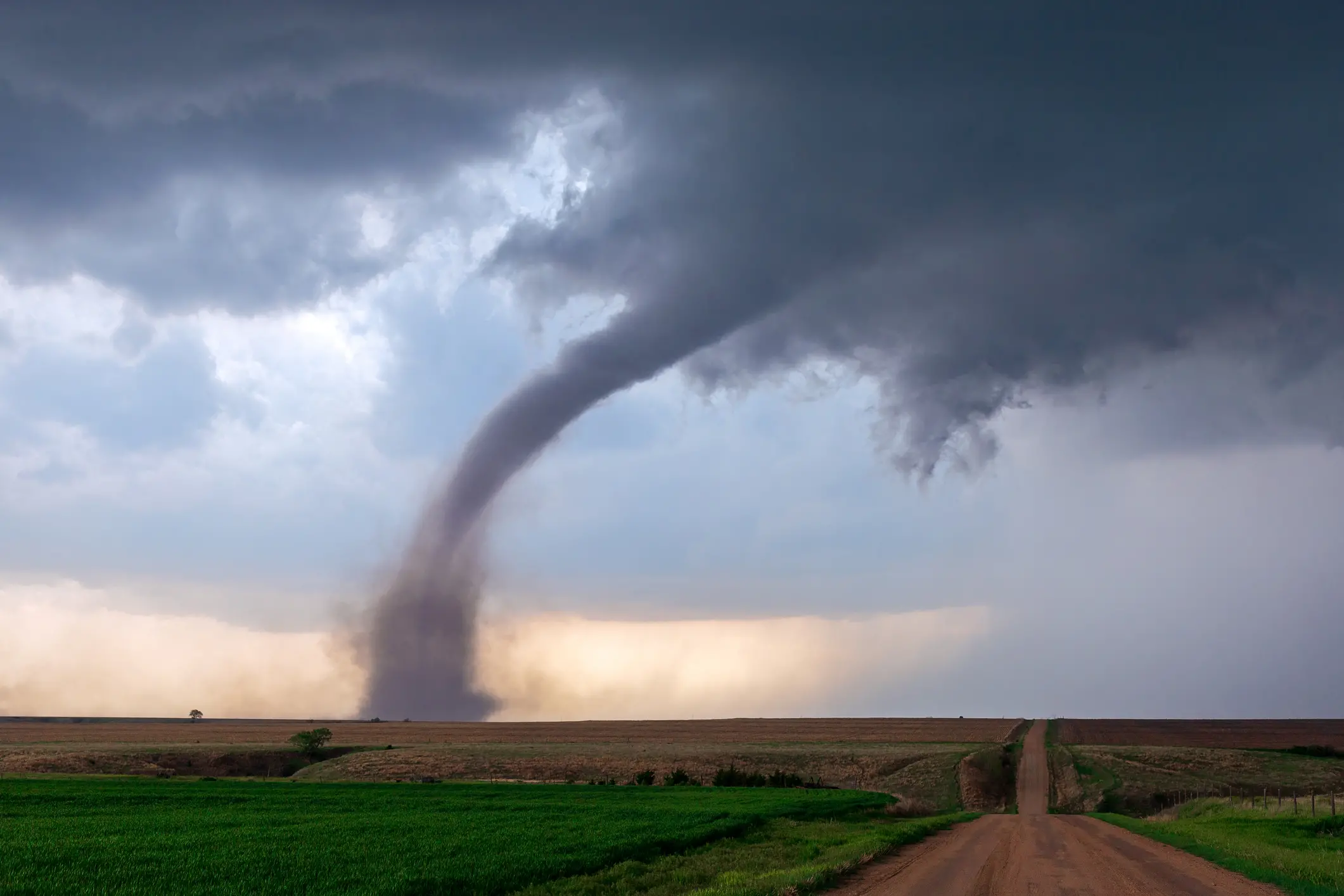 Trombe d'aria (o tornado): cosa sono, come si manifestano e come proteggersi