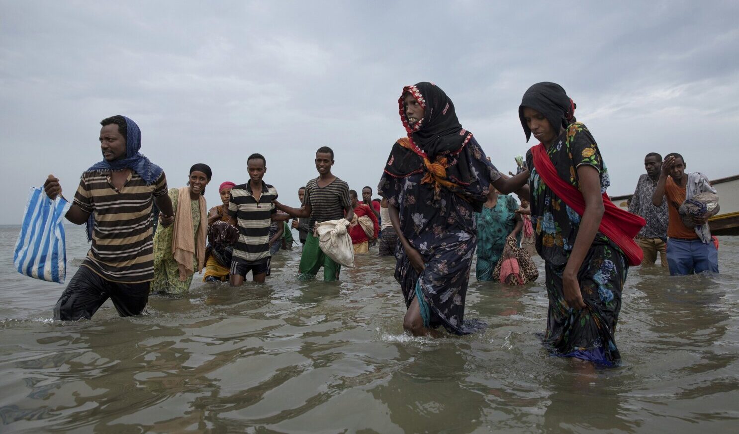 Migranti e Gaza, tragedia scaccia tragedia: ma nel Mediterraneo si continua a morire