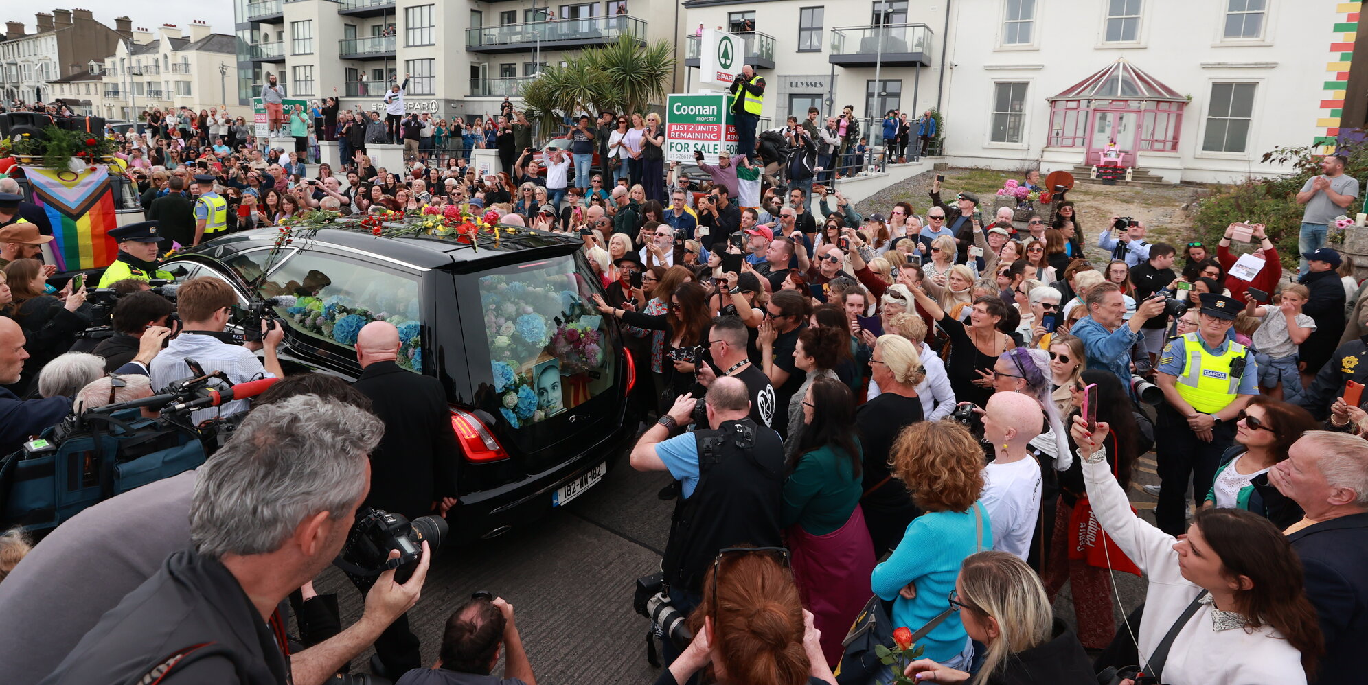 In migliaia in Irlanda per il tributo a Sinead O'Connor