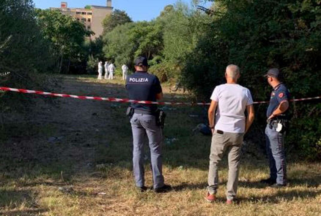 Uccide a bastonate un anziano di 80 e dà fuoco al corpo: un raptus di gelosia