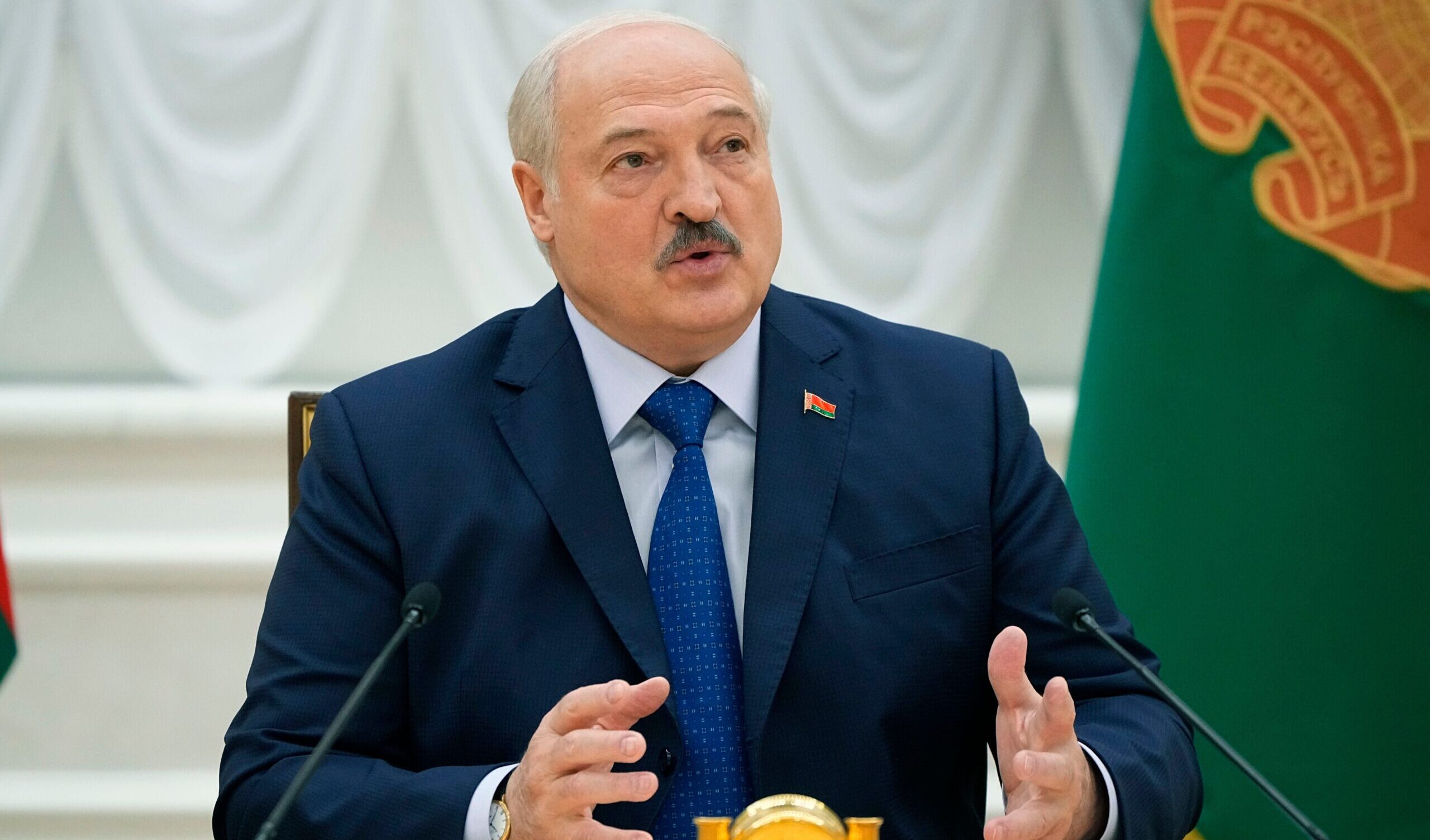 Lukashenko invoca il negoziato tra Ucraina e Russia: "Guerra in stallo mentre tanta gente muore"