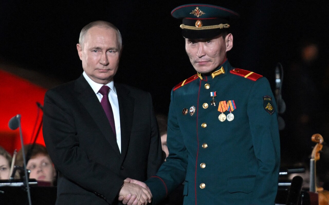 Omicidi, suicidi, incidenti e veleni: il lungo elenco dei 'nemici' di Putin morti in maniera tragica