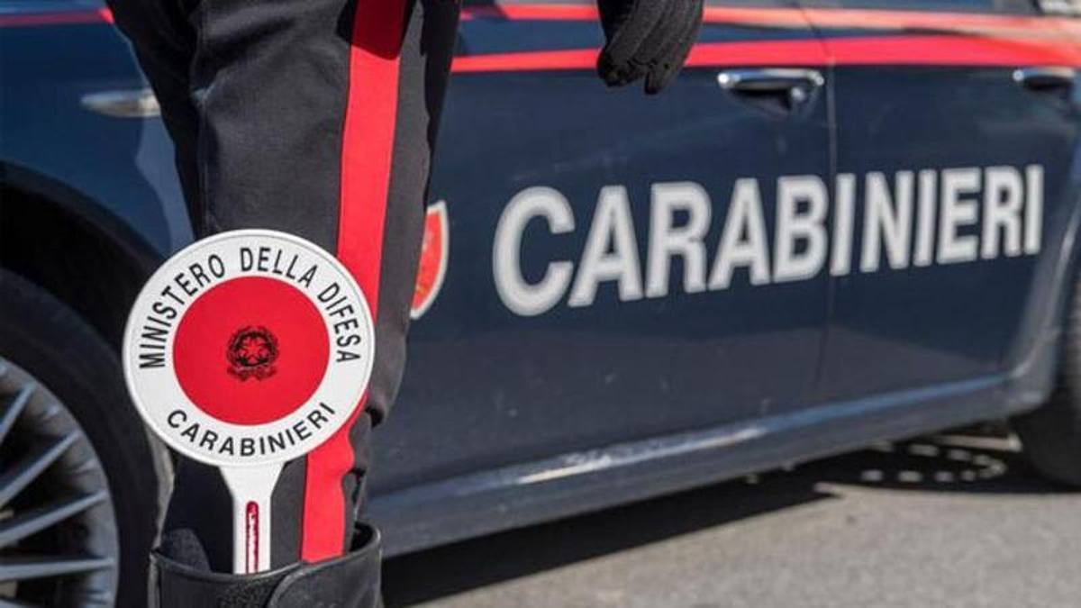 Badante arrestato per violenza sessuale su una pensionata: la chiamata della donna ai carabinieri
