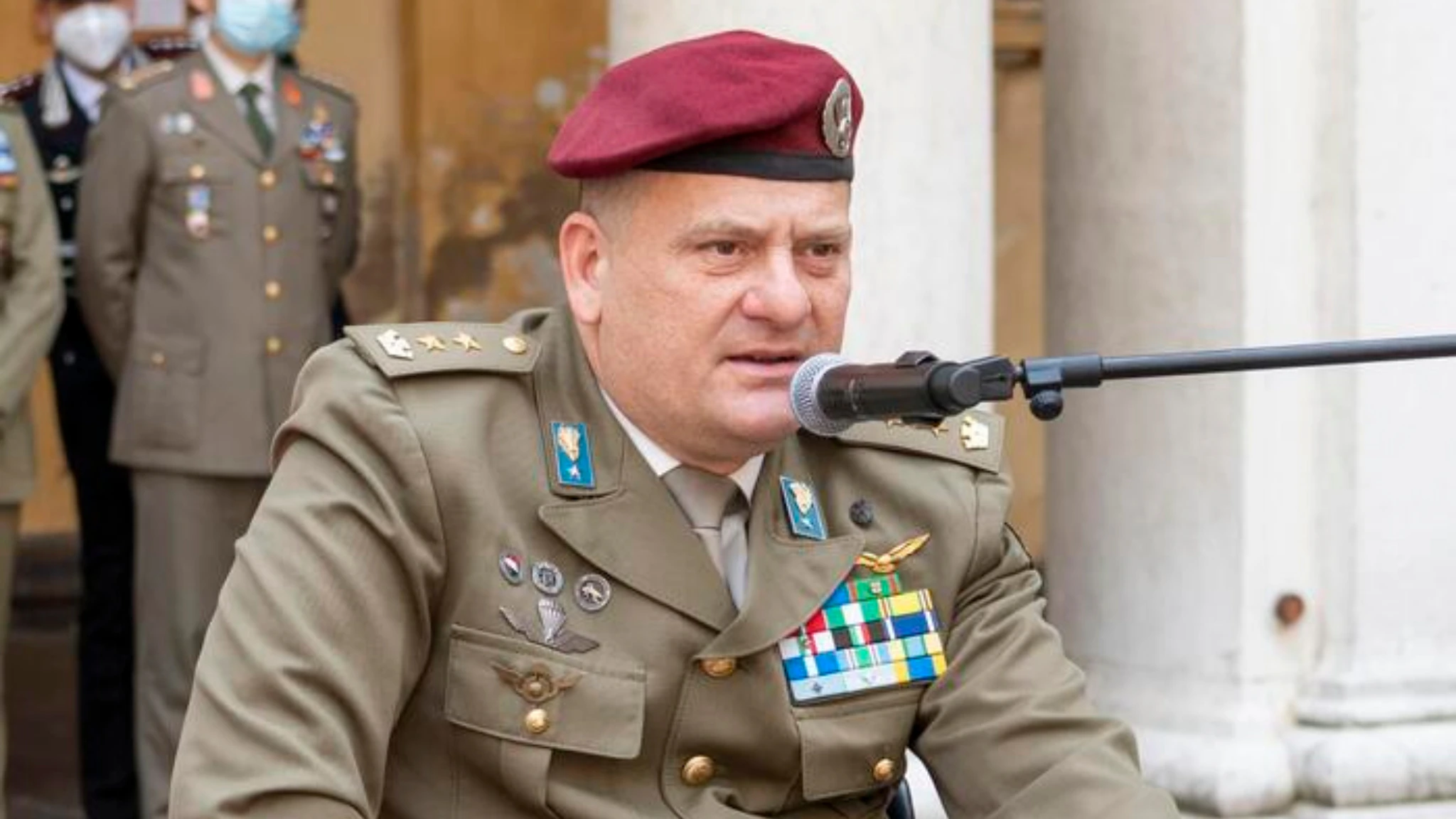 Paglia, tenente della Folgore: "Ma quali fascisti e omofobi, tra noi anche militari di sinistra"