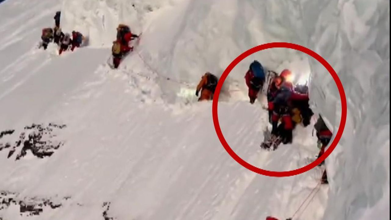 Sherpa agonizzante sul K2 ma gli alpinisti lo lasciano morire per fare un record di salita