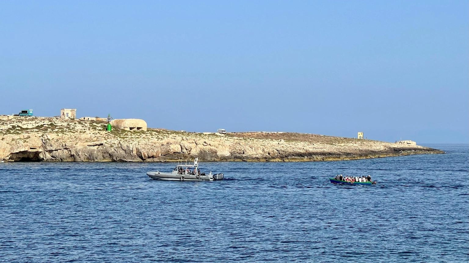 Nuovo sbarco a Lampedusa: arriva un'altra imbarcazione con 71 persone