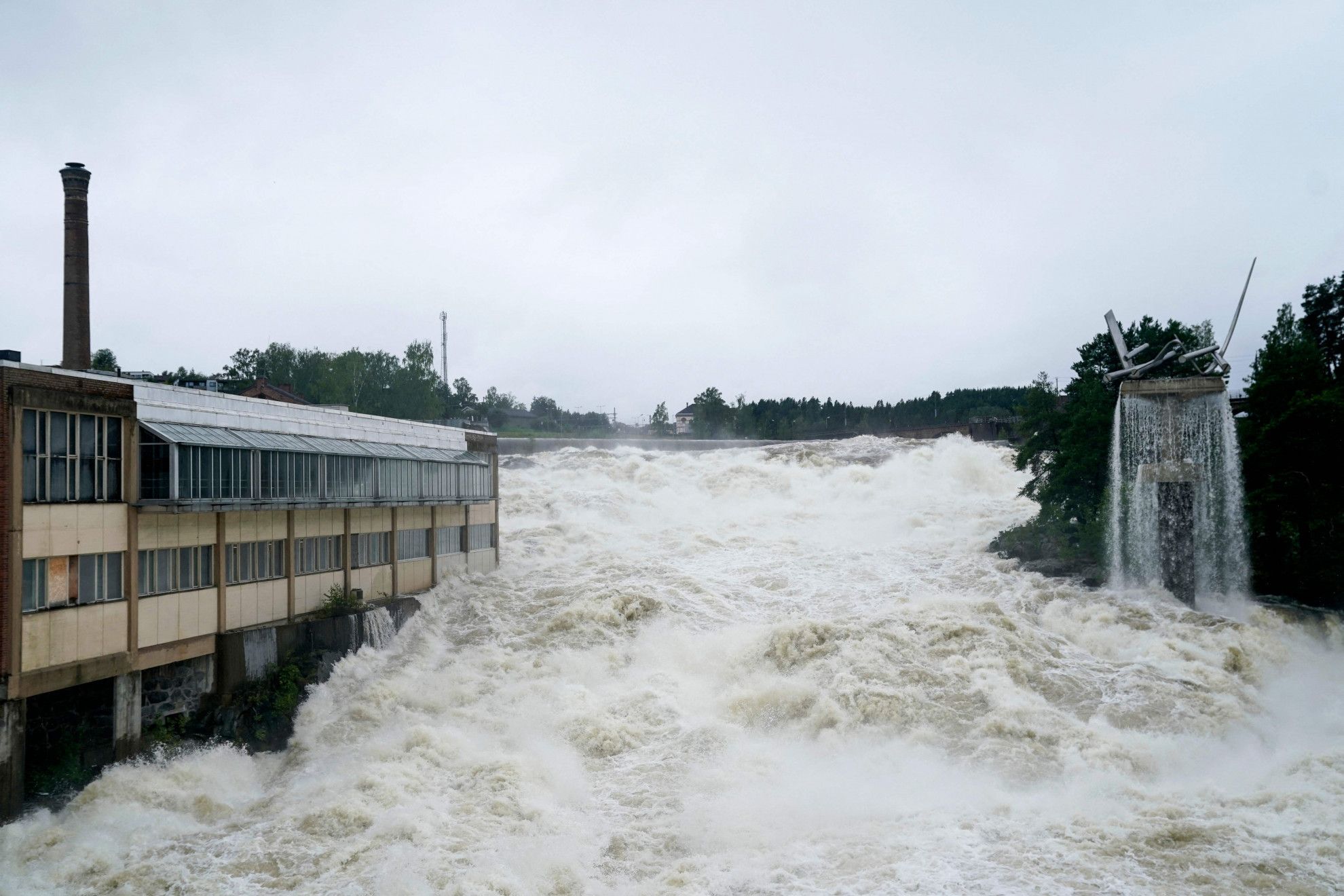 Norvegia, crolla la diga di Braskereidfoss: centinaia di evacuati