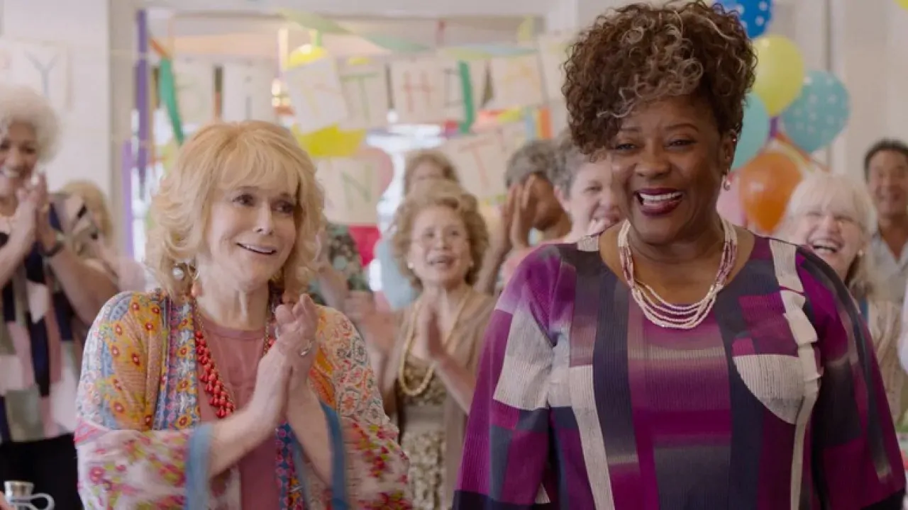 “Queen Bees - Emozioni senza età”, alle 21.30 su Rai 1: ecco la trama del film