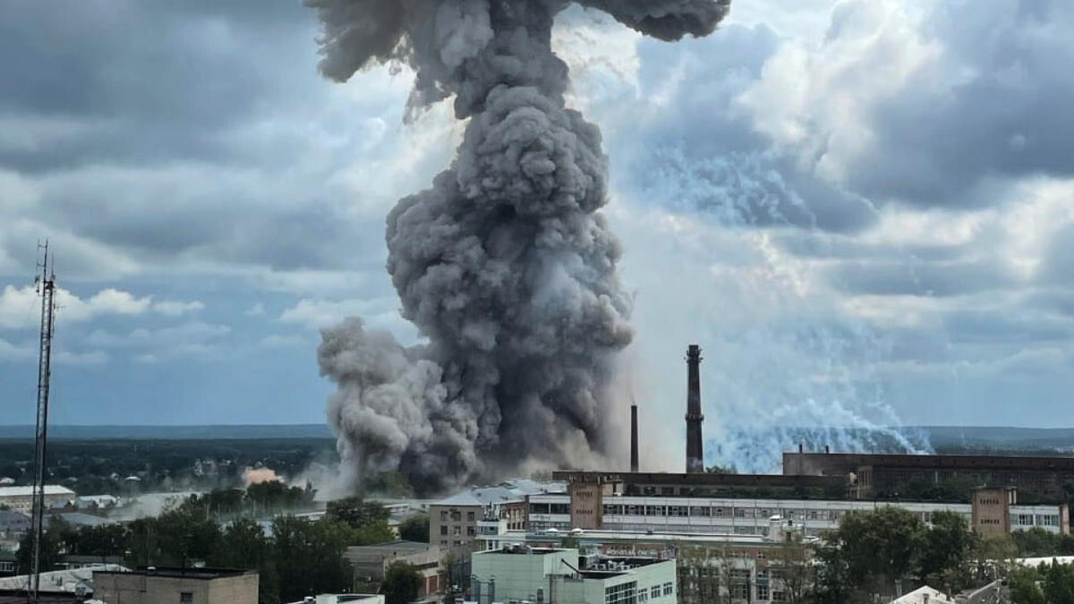 Il giallo dell'esplosione a Mosca: i russi negano che si tratti di droni ma sul web...